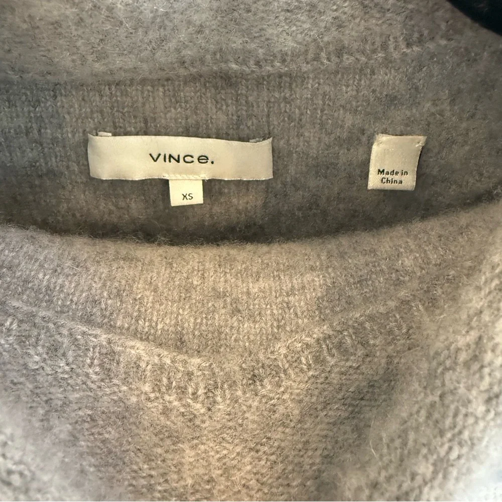 Vince Funnel Neck Cashmere Sweater XS Gray Minimalist Feminine Normcore - Picture 5 of 7